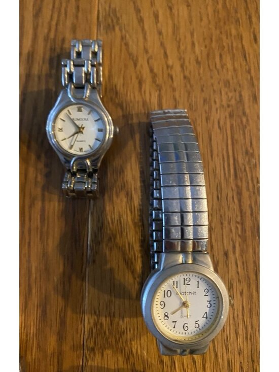 Fashion Watches ++ Lot Of 9- Preowned- New Batteries- All Work main image 3